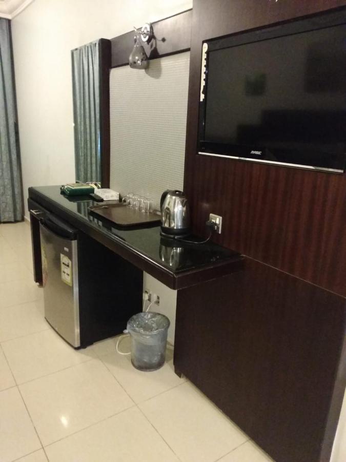 Hotel Gulnar Taiba à Médine Extérieur photo